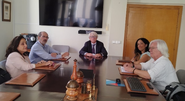El decano se reúne con representantes del grupo de afectados por las Mutualidades