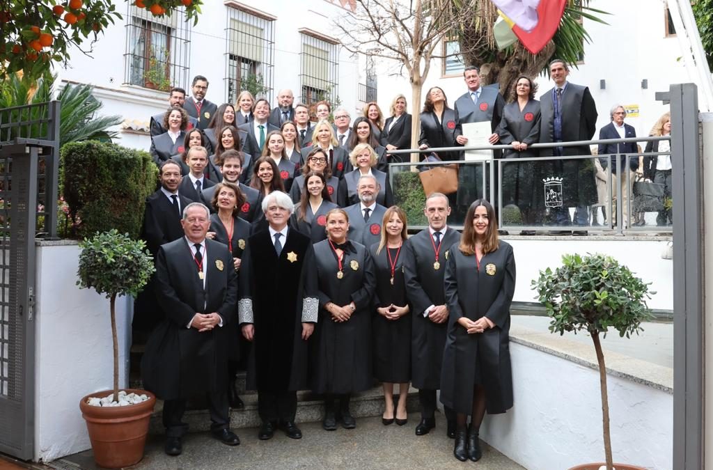 La delegación de Marbella celebra la jura y el homenaje de los 25 años de sus colegiados